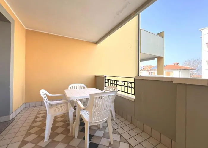 Ideal Getaway For Four Guests In * Grado