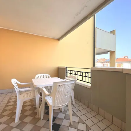 Ideal Getaway For Four Guests In * Grado